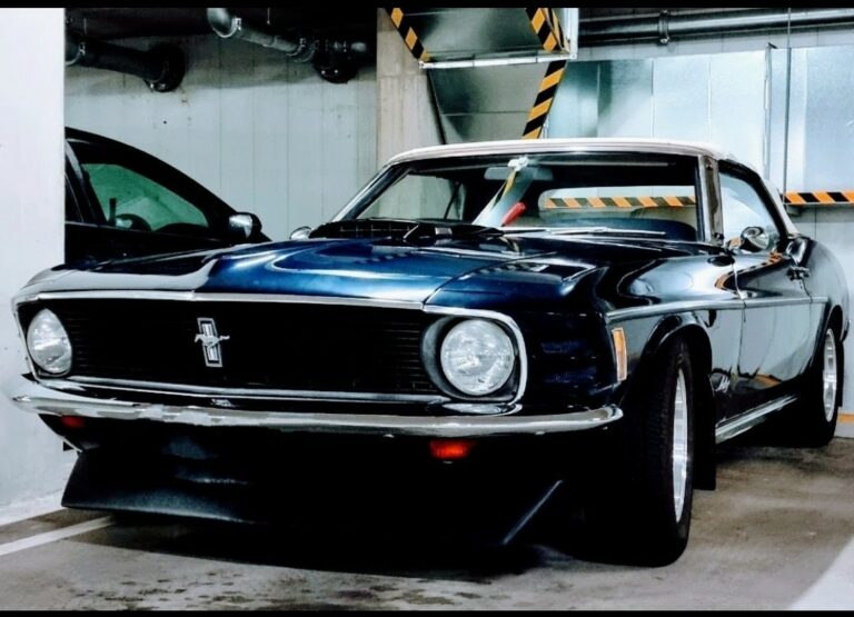 Paul's 1970 dark blue Ford Mustang Convertible